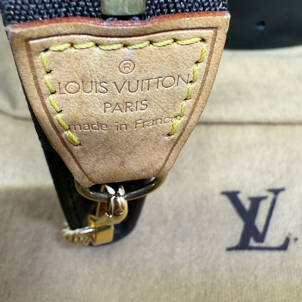 Sale ‼️‼️💯 Authentic LV Pochette Monogram - Picture 7 of 12